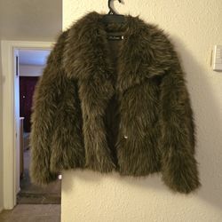 Brown faux fur coat with a touch of elegance oversized can fit a large