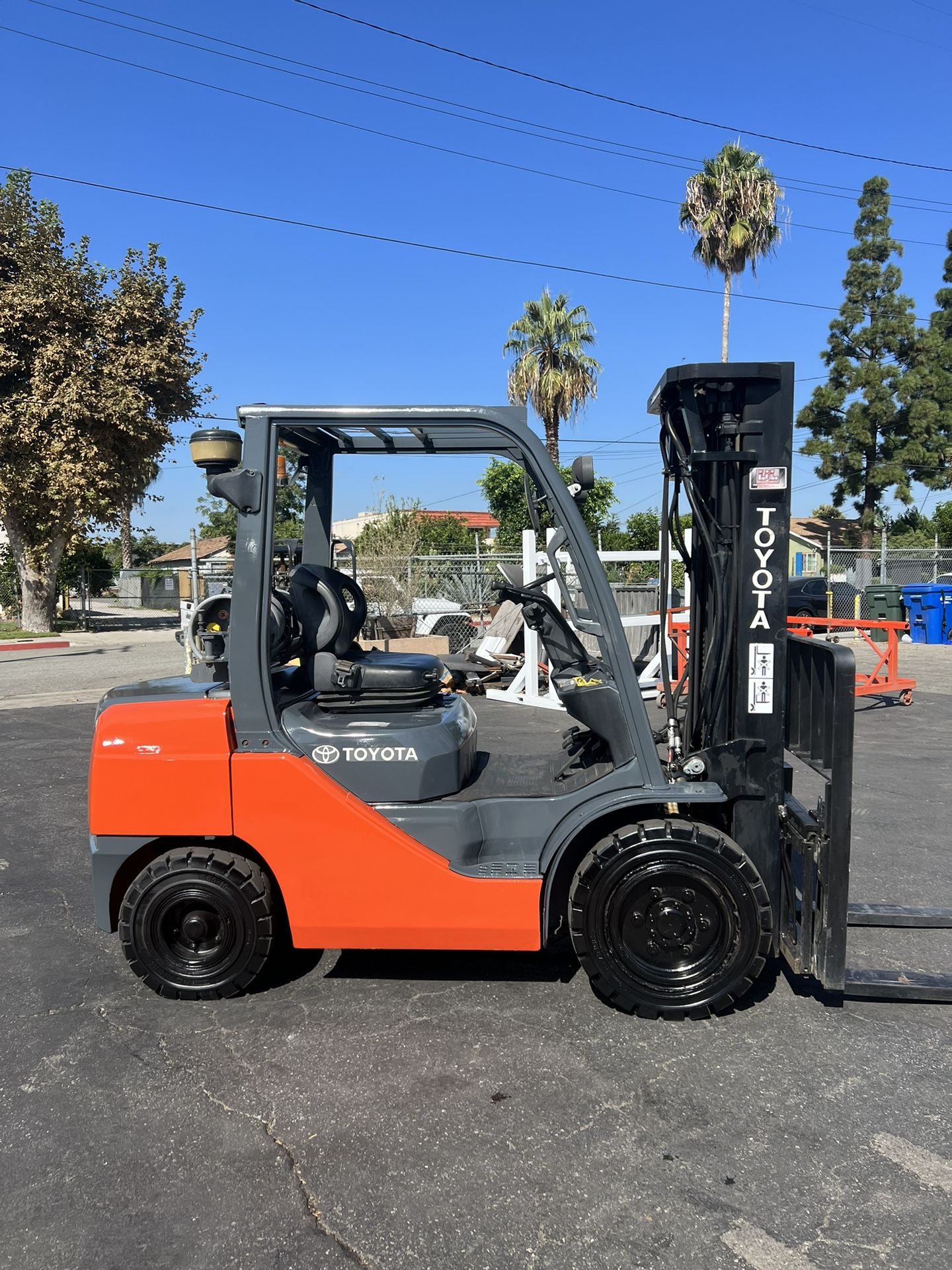 FORKLIFT EQUIPMENT SALES