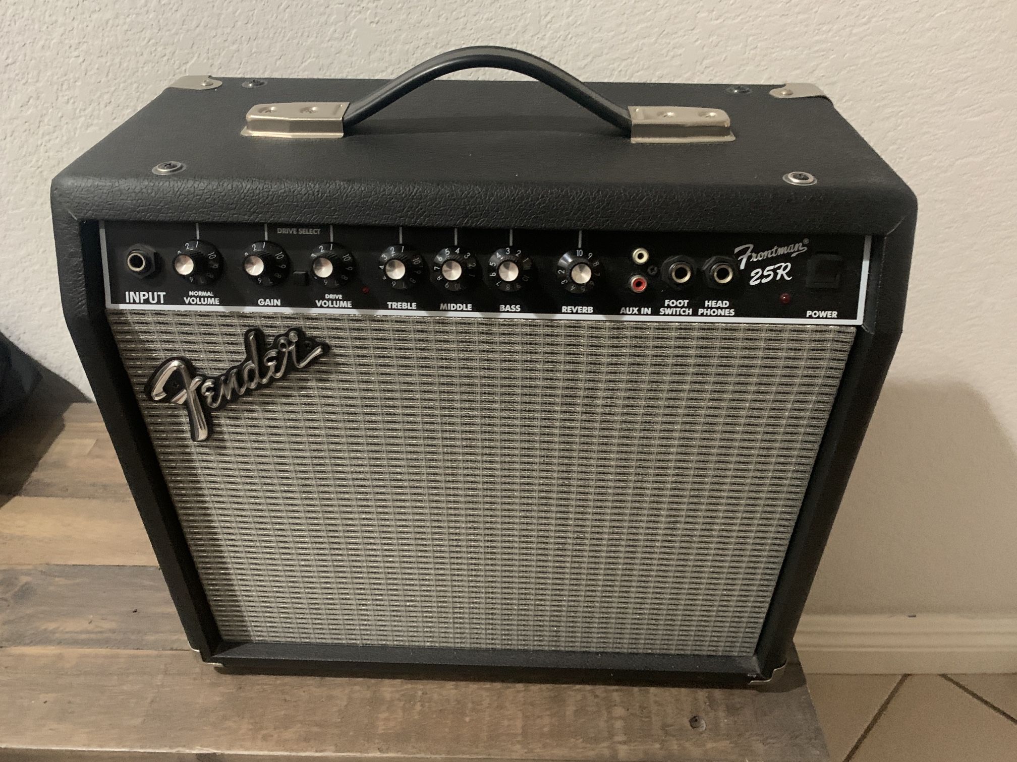 Fender Frontman 25R Type: PR 498 25w Speaker 25w Guitar Amp Combo