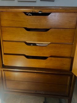 Dresser wood