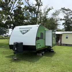 2014 Winnebago 2051dks