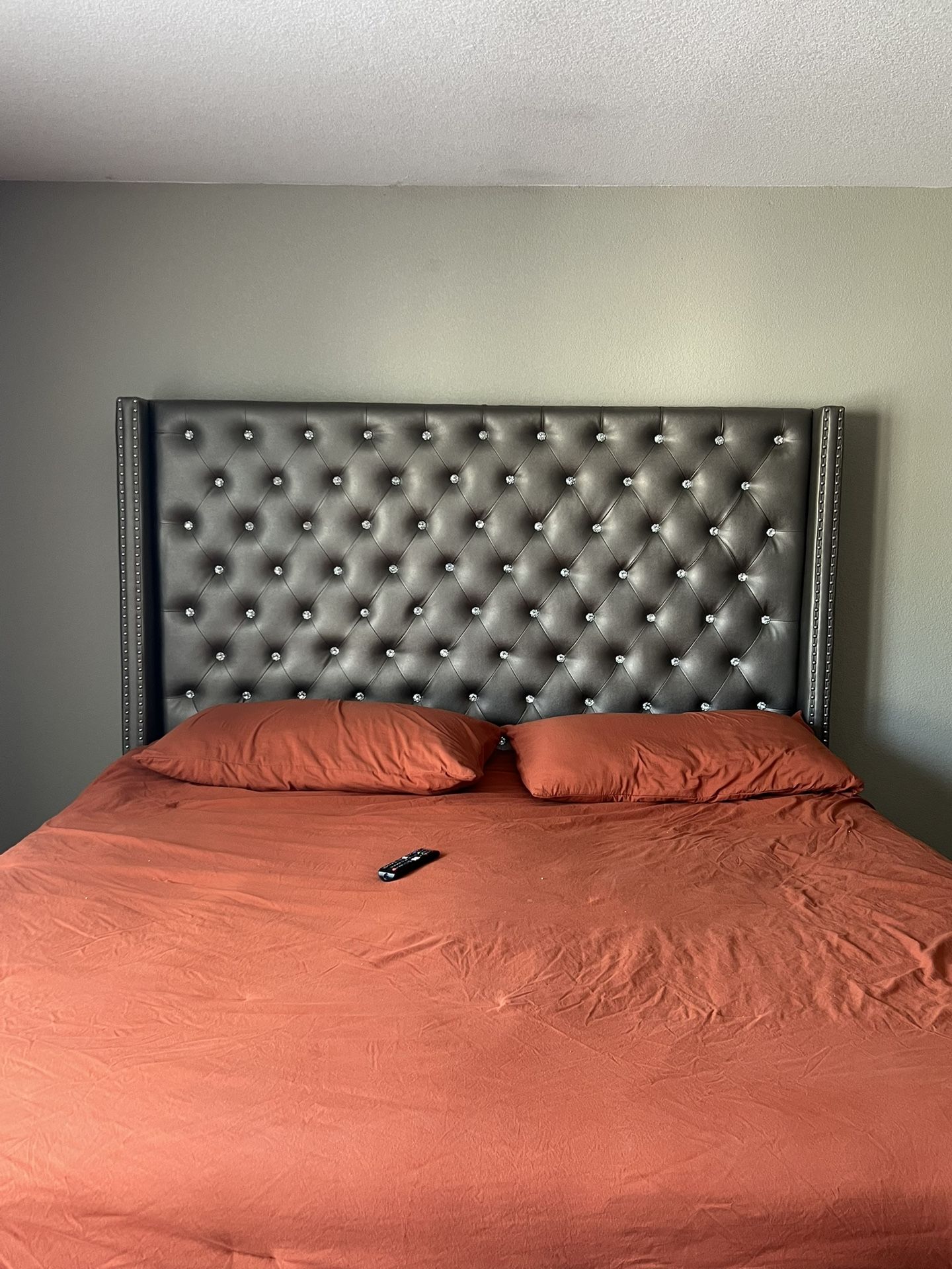 King Size Bed Frame W/matching Side Boards