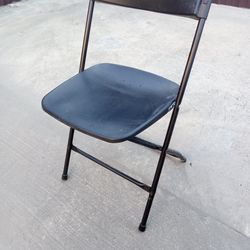 RN 10 CHAIRS 1 ROUND TABLE