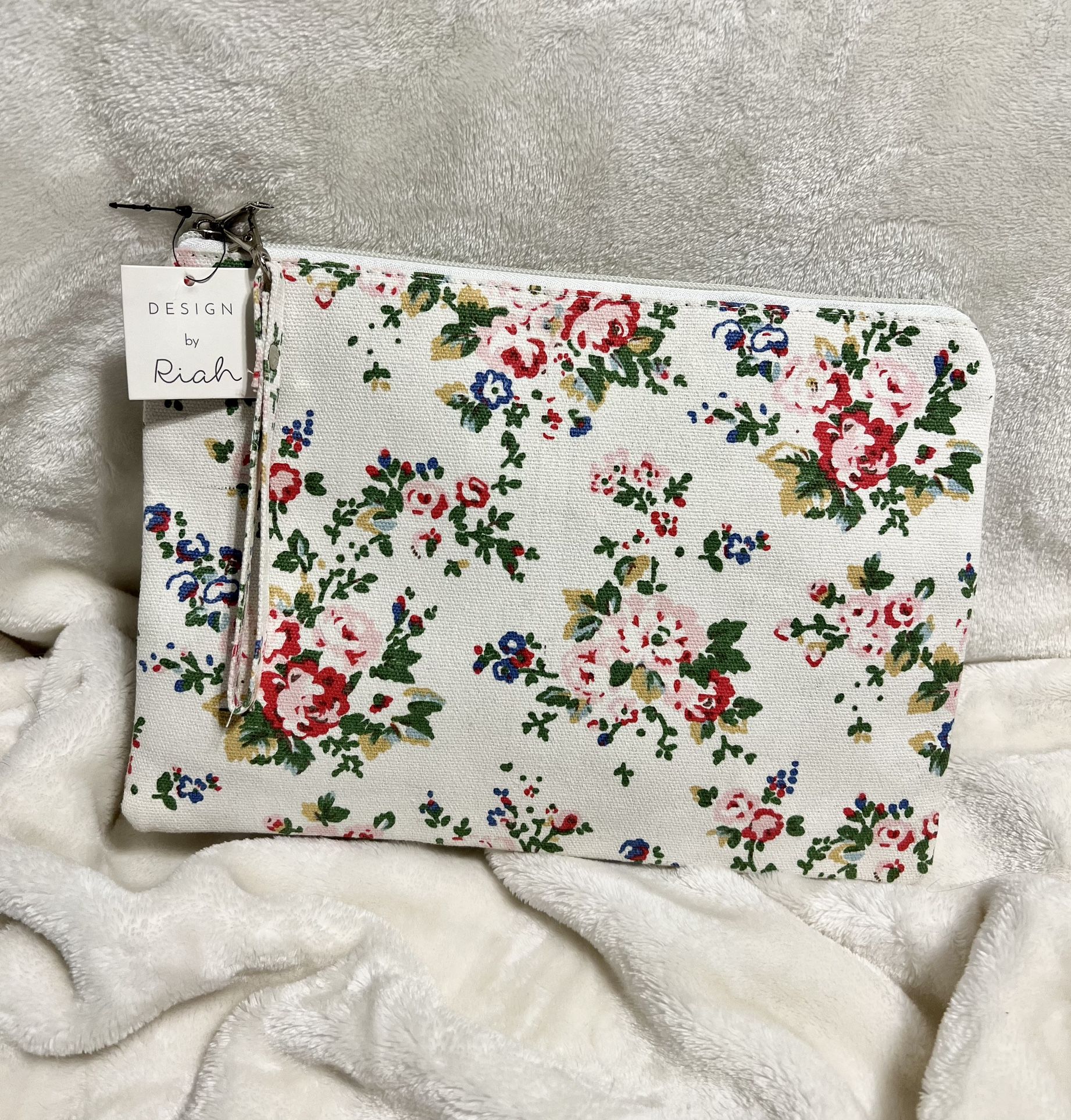 NEW Design by Riah Fashion Wristlet / Cosmetic Bag