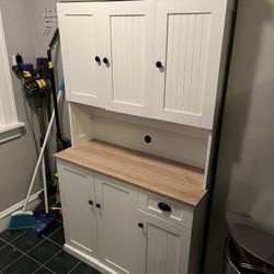 Kitchen Cabinet With Counter