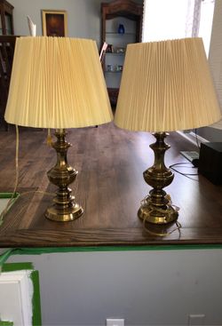 Pair of table lamps. Gold.
