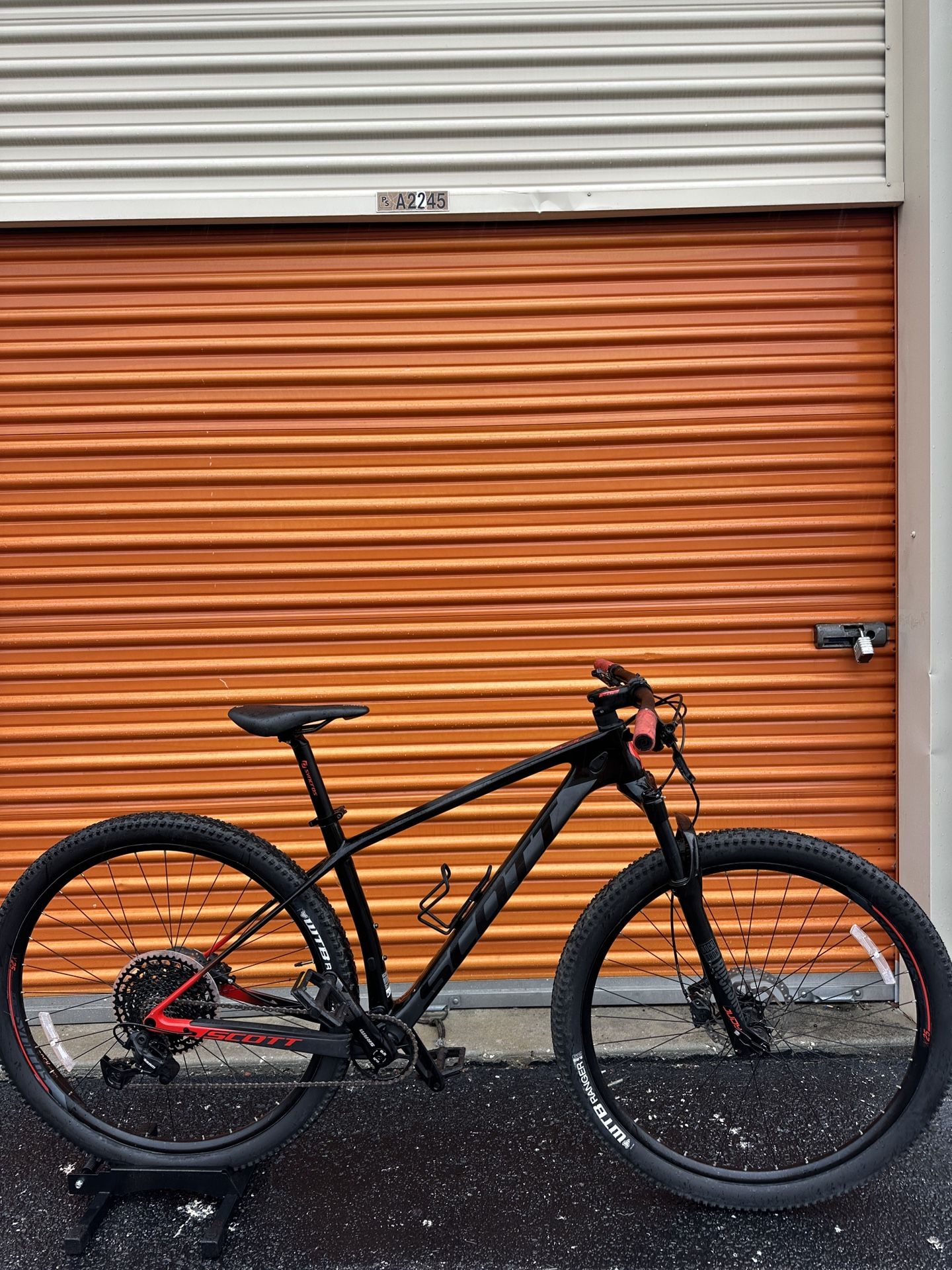 Scott Scale 940 Full Carbon 1/12 size Medium like new