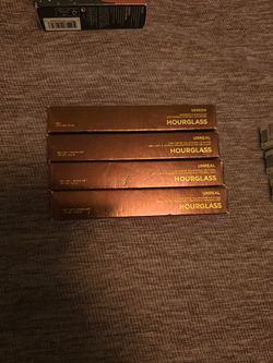 Hourglass Lip Gloss And One Concealer 