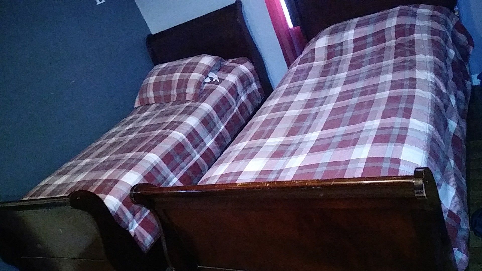 Two twin beds with mattresses