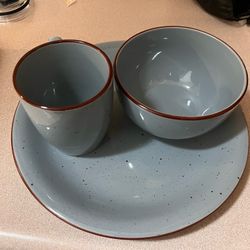 A Set If 4 cups, Plates, And Bowls