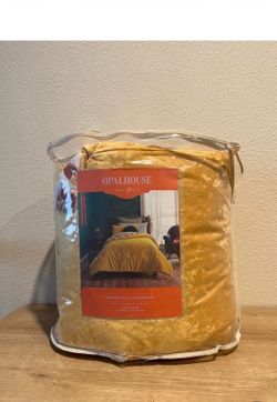 New Twin/XL Twin Reversible Velvet Peacock Print Comforter & Sham Set Amber/Opalhouse