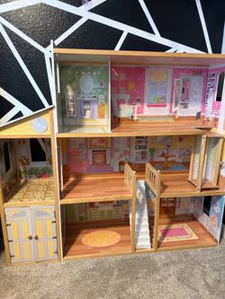 Barbie doll house