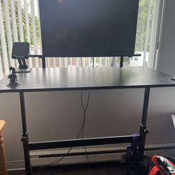 Adjustable Table With Visio Monitor 