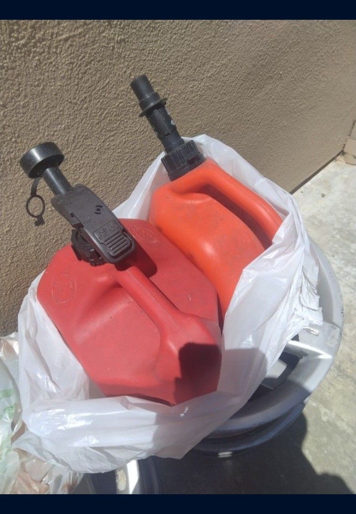 Gasoline Containers With Funnel