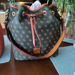 Dooney & Bourke