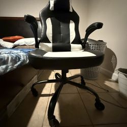 Gamer Chair With Custom Roller Weels