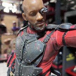 SUICIDE SQUAD DEADSHOT STATUE