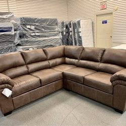 Bladen Brown 2 Piece Sectional 🎯New 🔻 Delivery and Finance Available🔻▪️# Sofa # Loveseat # Couch # Living Room Set