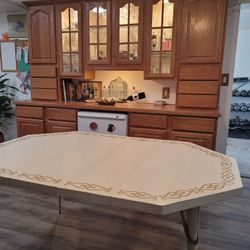 Large Kitchen Table with 2 Leafs

