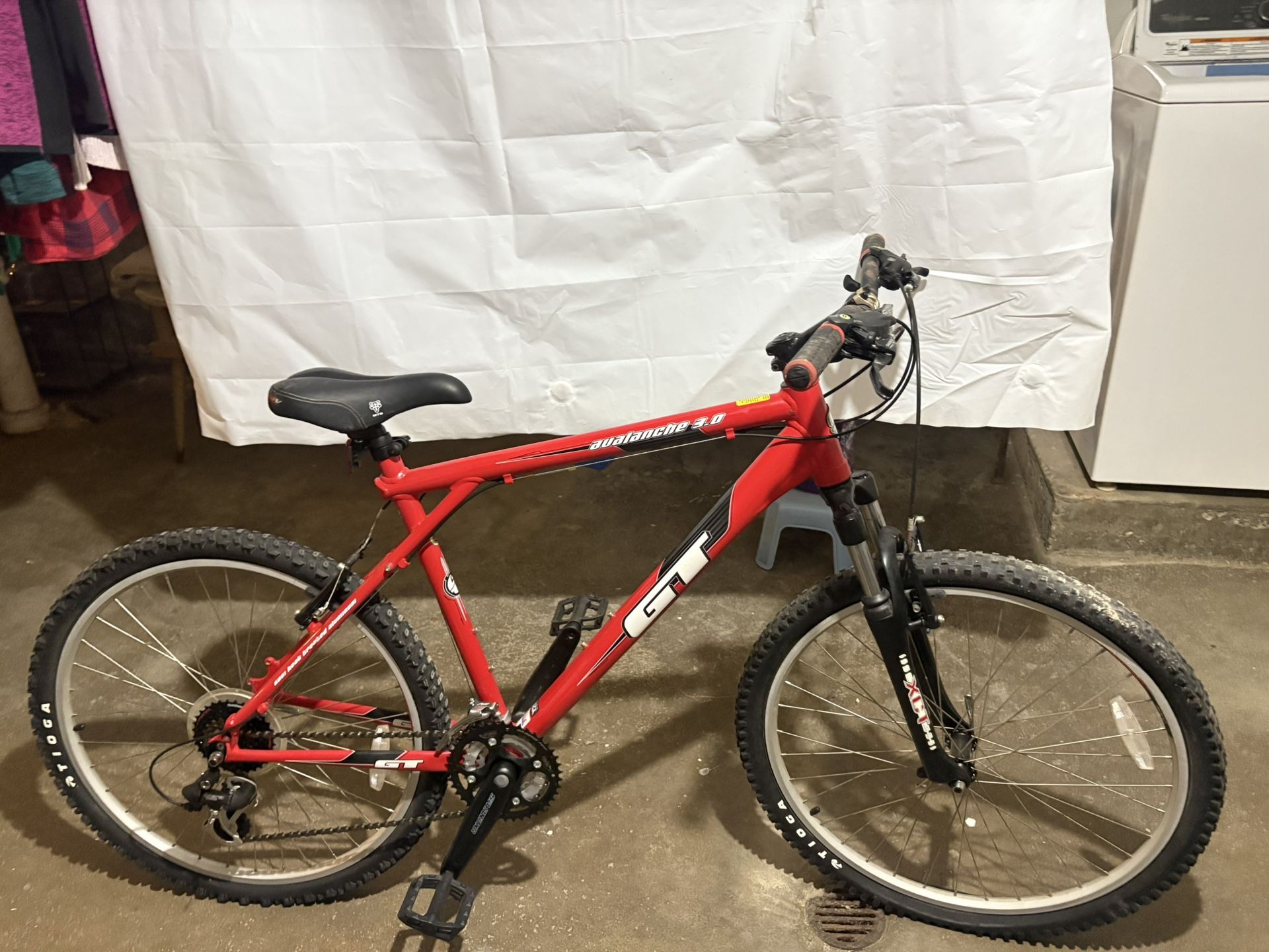 TWO MATCHING BIKES ~ GT AVALANCHE 3.0 Mountain Bikes - Set Of 2 Matching Bikes
