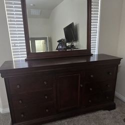Mahogany 6 peice bedroom furniture set. 
One large dresser with 6 medium drawers and 1 center cabinet.