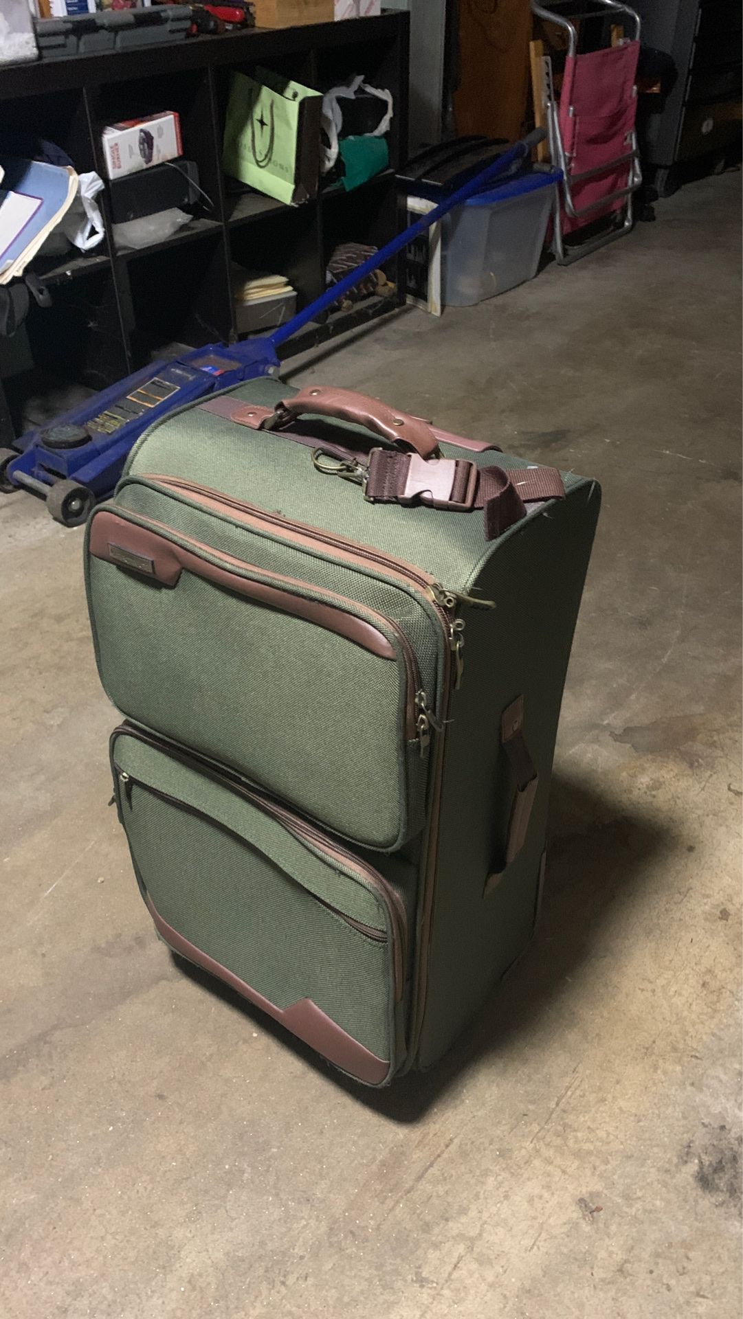 New protege luggage case green with bag inside