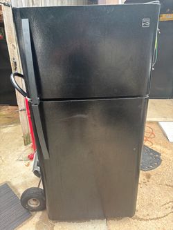 Kenmore Black Top-Freezer Refrigerator