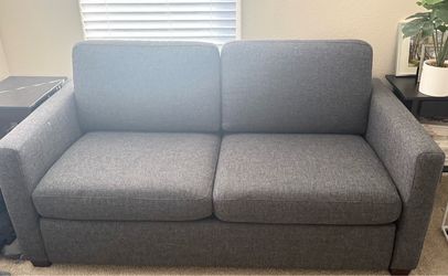 Like new pull out couch
