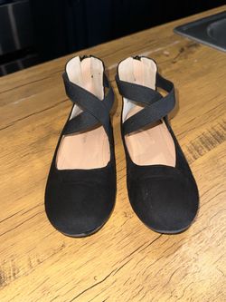 Size 3 Criss Cross Ankle Strap Zip Back Dress Shoes