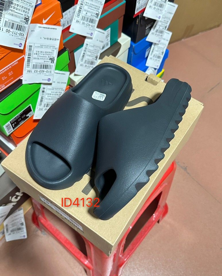 YZY SLIDE ONYX more colors available