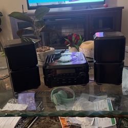 Naxa Stereo With Speakers