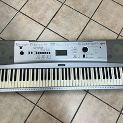 Yamaha DGX230 76-Key Portable Keyboard