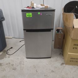 Magic Chef Mini Fridge