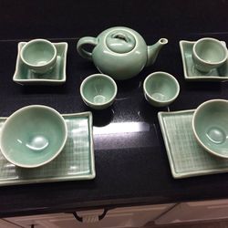 Beautiful 12 Piece Sake / Tea Set