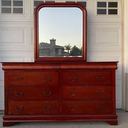Hard Wood Dresser With Mirror 