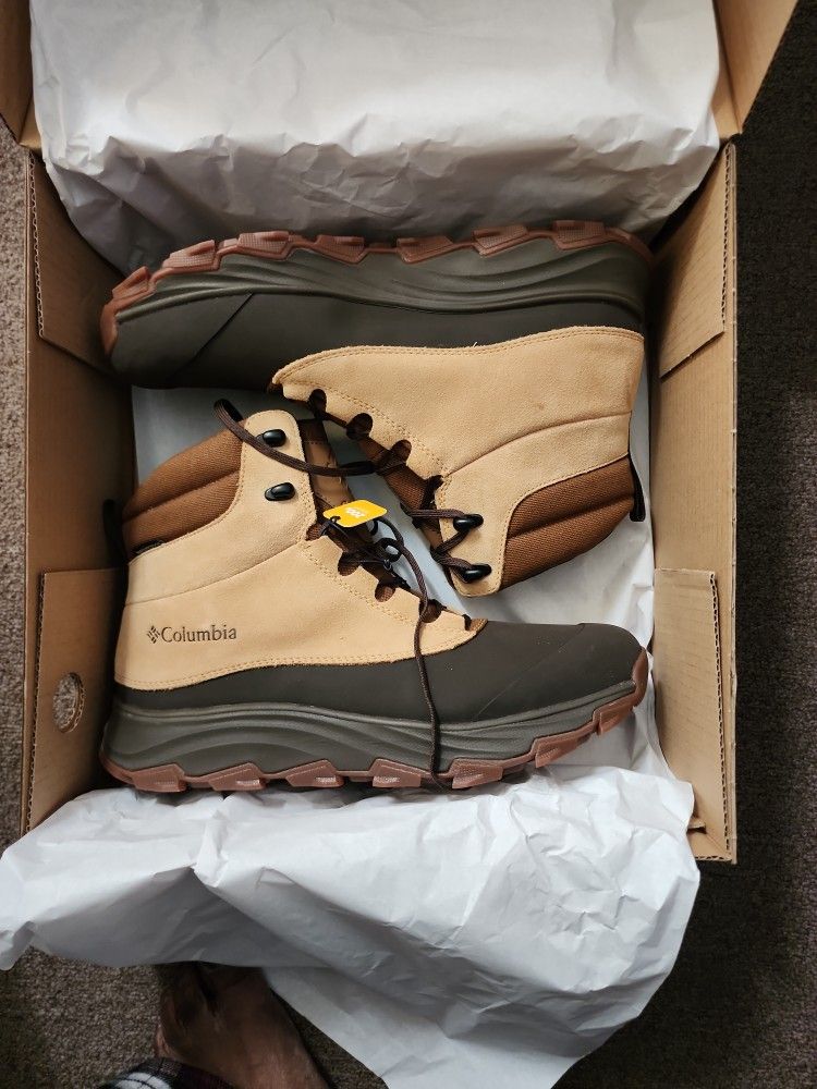 Columbia Mens Boots Size 11.5