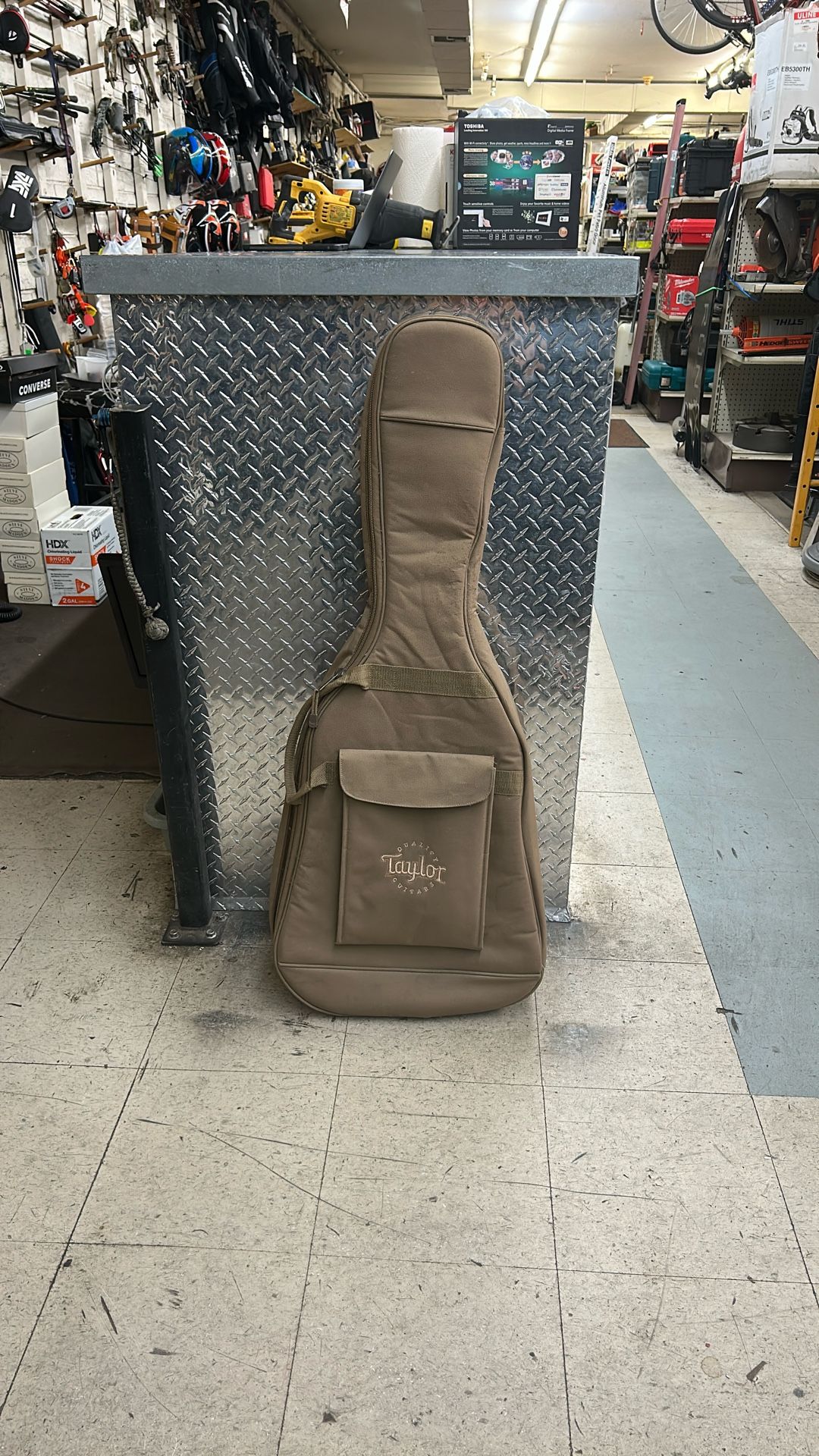 Taylor Quality Guitars Soft Zippered Gig Bag Case for Guitar