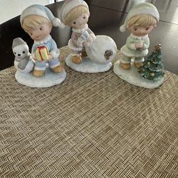 Vintage Homco Christmas Children Trip Figurines. # 5613, 3.75 H, Made Of Bisque Porcelain, Used In Great Condition.  No Holds, Trades Or Del. 