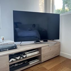 Samsung 43” 4K Smart TV – Works Perfect – With Remote