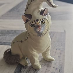 Cat in oogie boogie Costume Figurine
