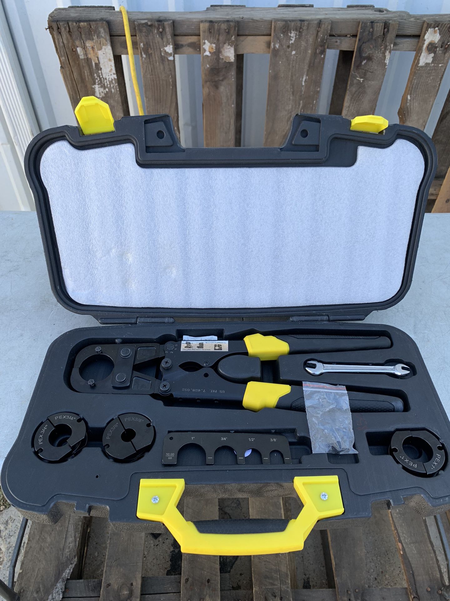 Apollo multi- Head Pex crimp tools kit New $50 