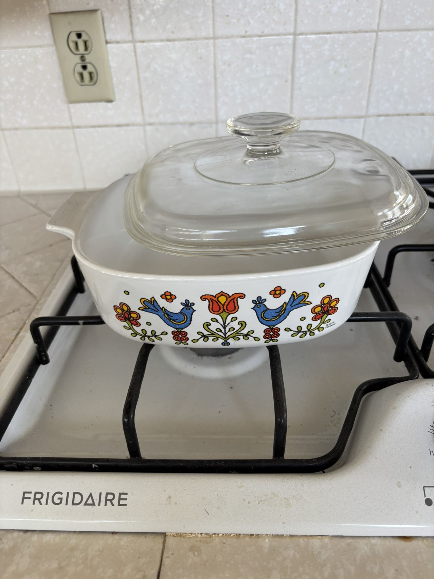 1970s Corning Casserole Dish With Lid. 2 Quart Corning.