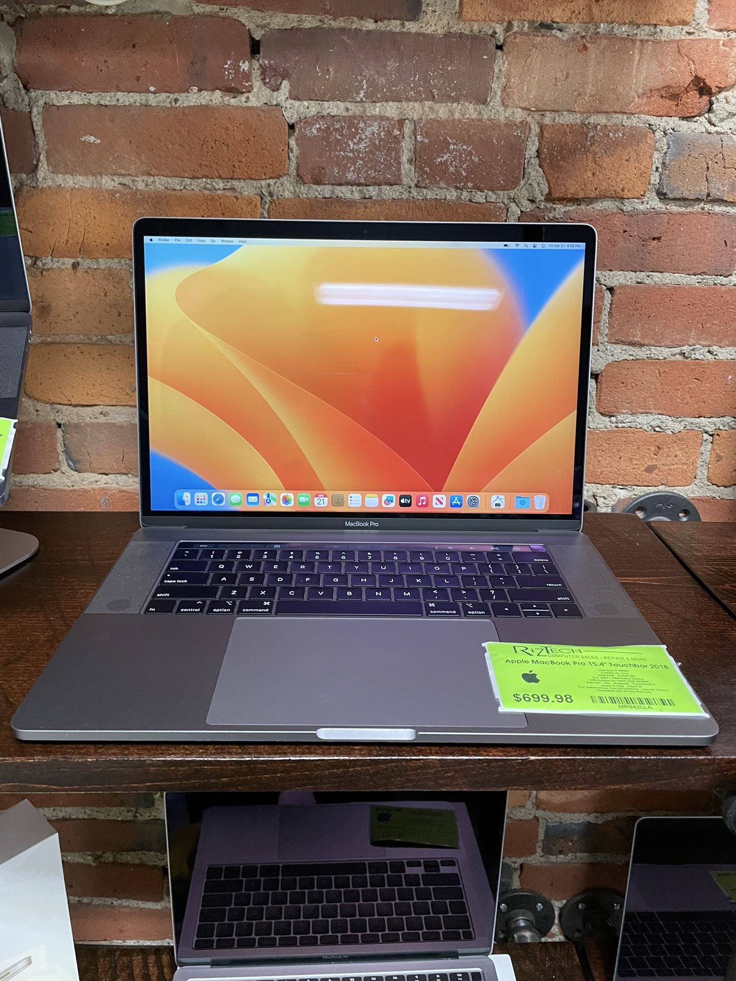 Apple MacBook Pro 15.4" Retina Touchbar 2018 i7 2.60GHz Six Core 16GB RAM 512GB SSD 4GB GDDR5