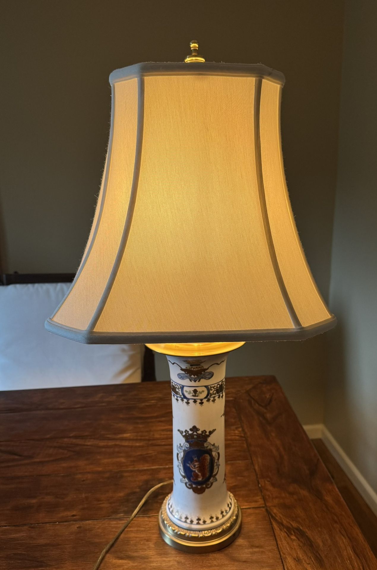 Beatiful Vintage Porcelain & Brass Table Lamp