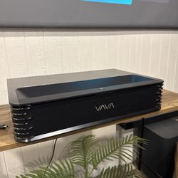 VAVA Chroma ALPD 4.0 Triple Laser Projector Color Black  GREAT SHAPE LOW HOURS