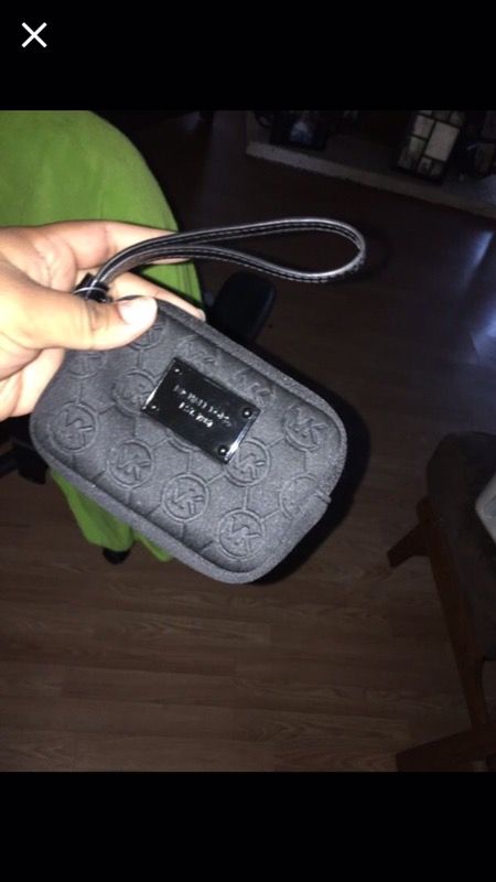 Michael kors wristlet