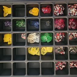 Jim Dunlop guitar pick display case with picks