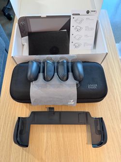 Skull & Co. Savage Raven Neo Grip Bundle for Nintendo Switch 2