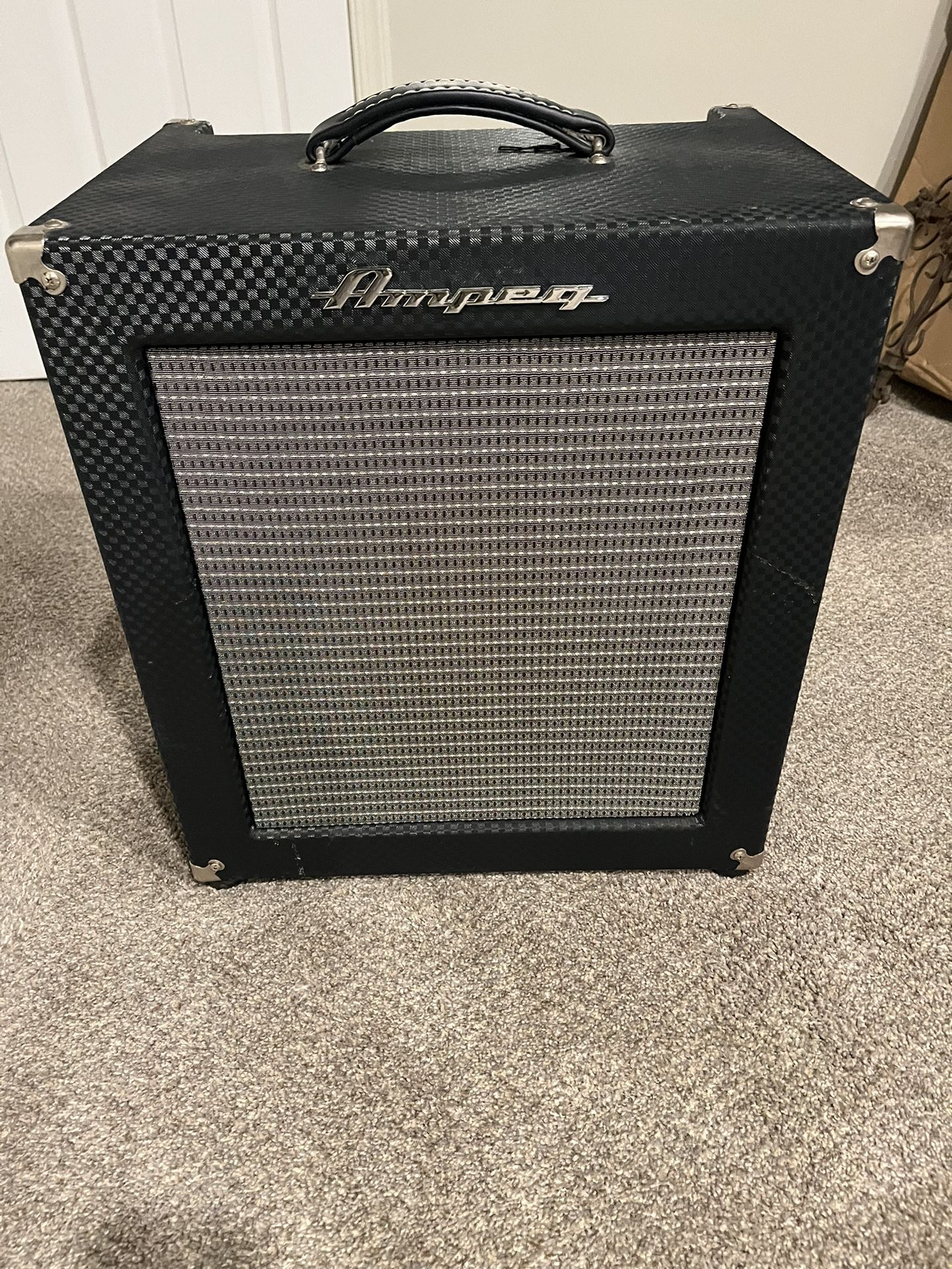 Ampeg Rocket Bass 115 100 Watt