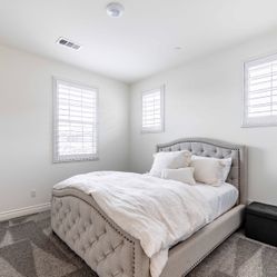 Thomasville Queen Tufted Upholstered Bed - Beige Nailhead Trim - Excellent Condition!